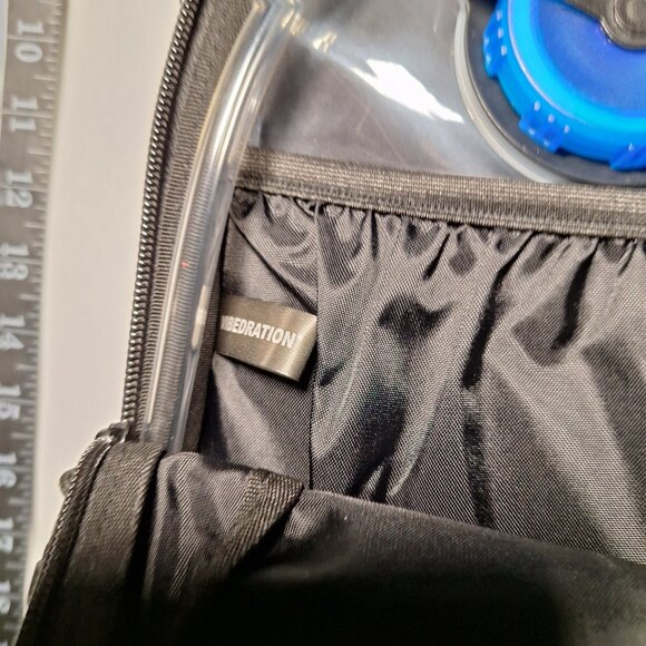 Vibedration Hydration Backpack with bladder - swirls - Used - Picture 10 of 12